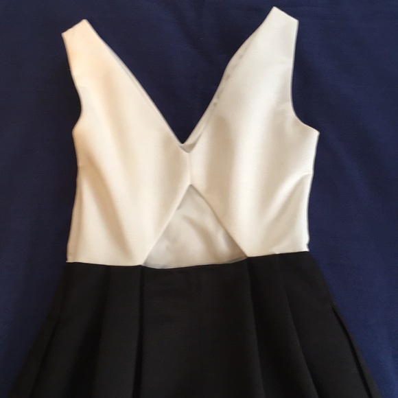 Black & White Short Party Dress - Picture 4 of 6